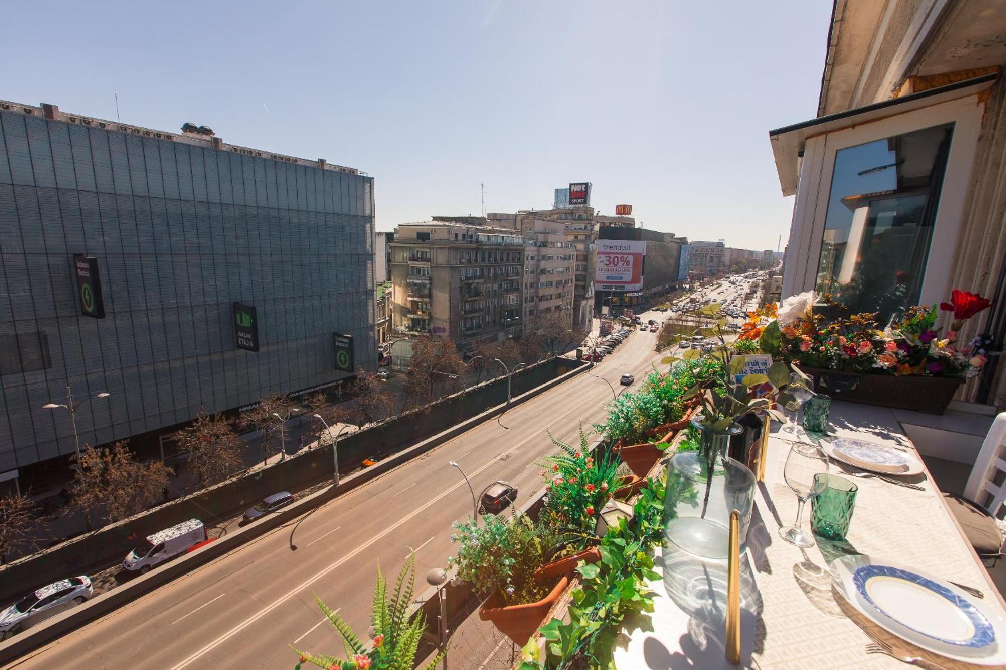 Old Town Apartment With Amazing View From The Balcony Бухарест Екстер'єр фото
