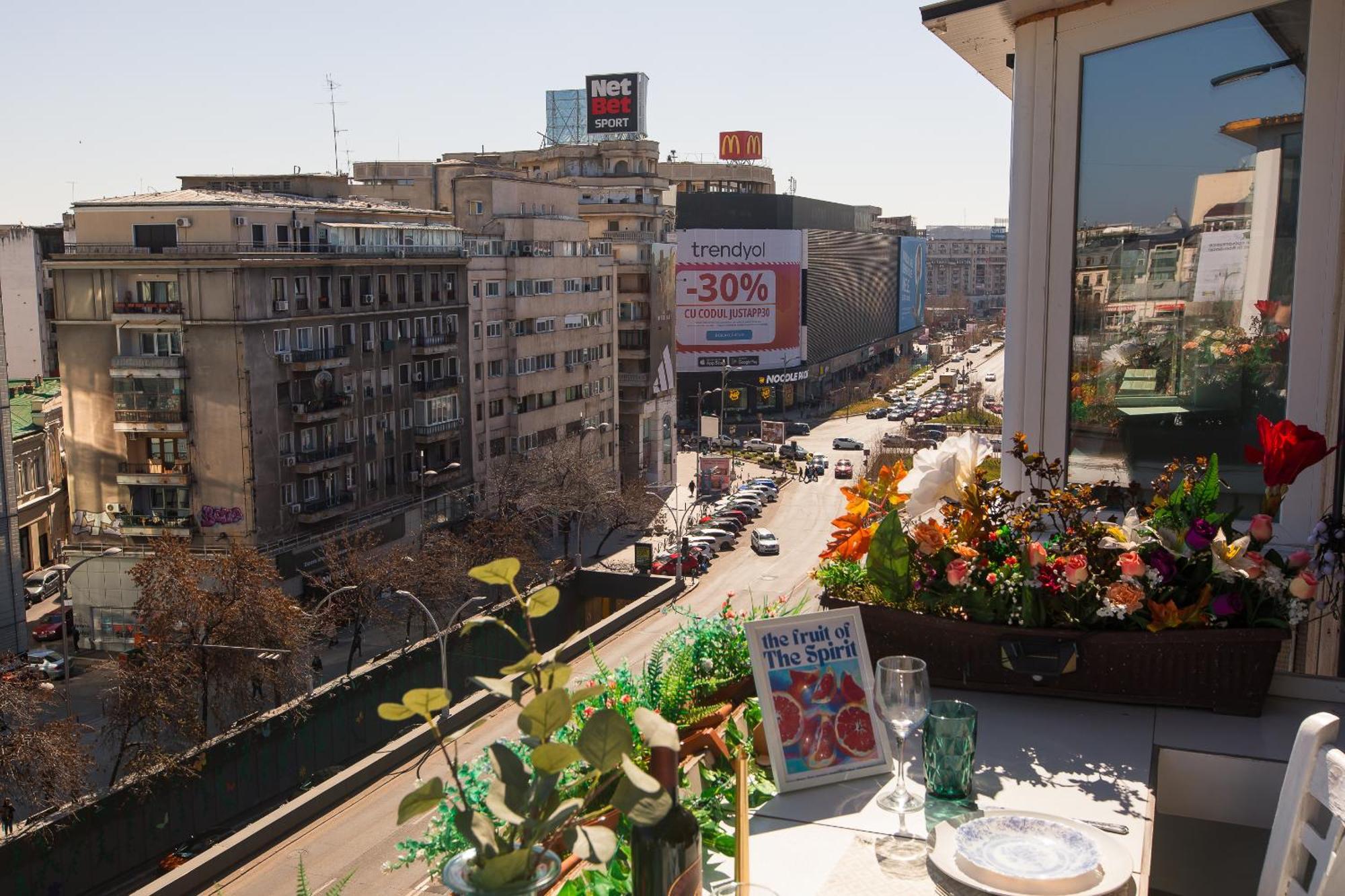 Old Town Apartment With Amazing View From The Balcony Бухарест Екстер'єр фото